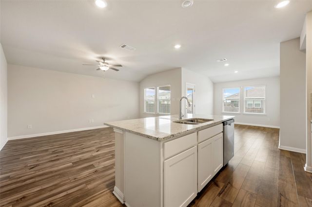 257 Fossil DR, Kyle, TX 78640