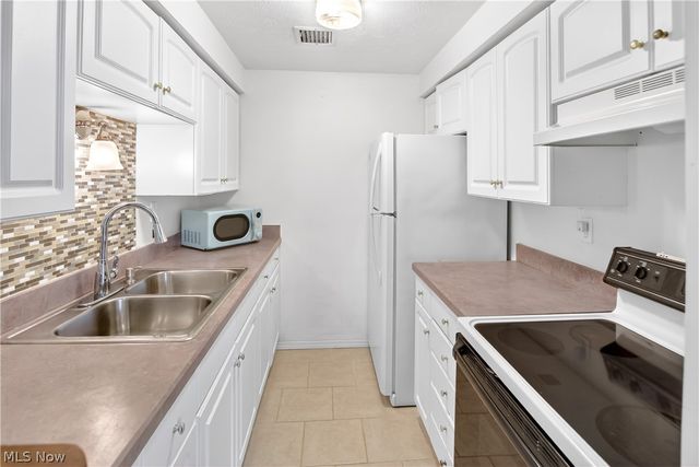 1480 Warren Road 708, Lakewood, OH 44107