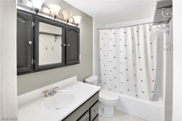 1480 Warren Road 708, Lakewood, OH 44107