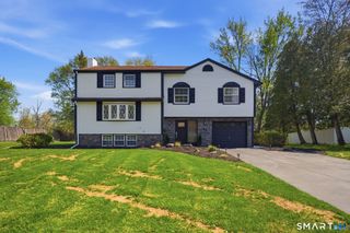 32 Brentwood Drive, Bloomfield, CT 06002