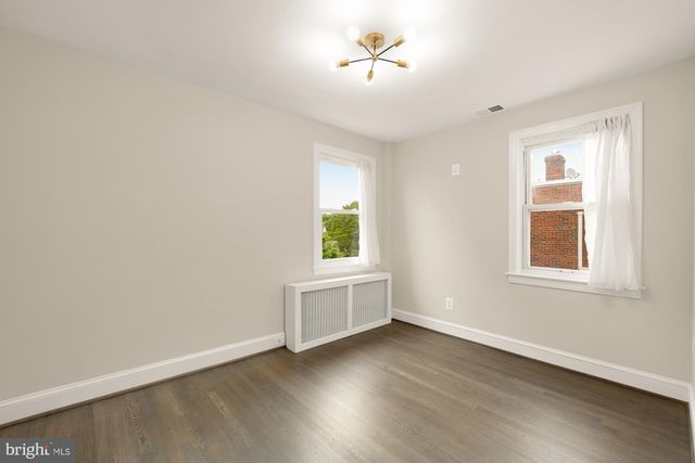 325 OGLETHORPE ST NW, Washington, DC 20011