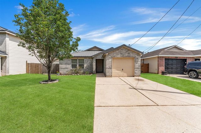 2317 Shady Birch Drive, Conroe, TX 77301