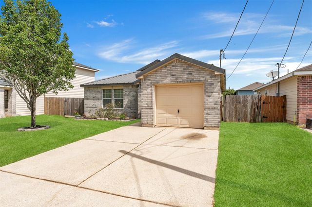 2317 Shady Birch Drive, Conroe, TX 77301