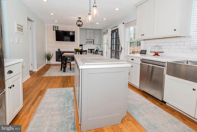 1555 CROFTON PKWY, Crofton, MD 21114