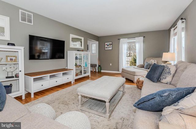 1555 CROFTON PKWY, Crofton, MD 21114