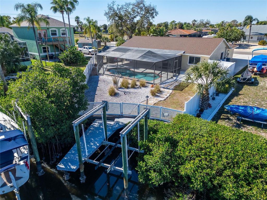 Image 4 of property listing at 6503 SANTIAGO COURT, Apollo Beach, FL 33572