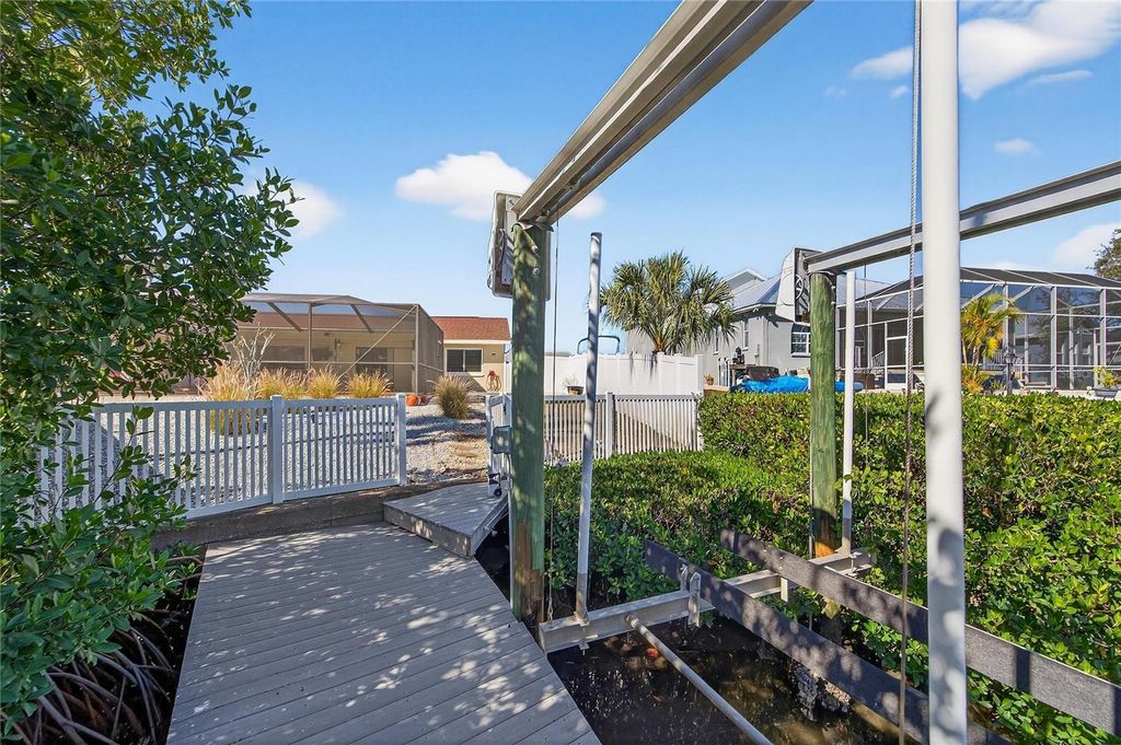 Image 66 of property listing at 6503 SANTIAGO COURT, Apollo Beach, FL 33572