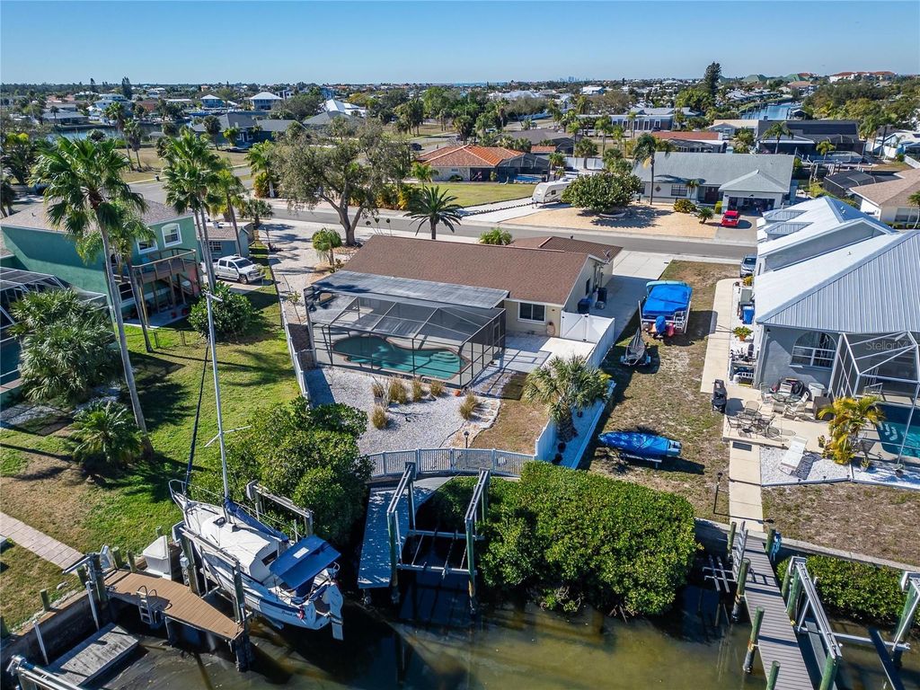 Image 76 of property listing at 6503 SANTIAGO COURT, Apollo Beach, FL 33572