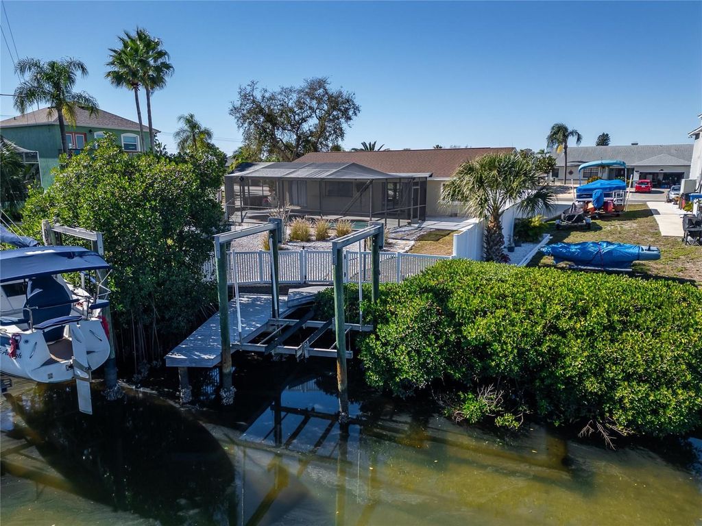 Image 77 of property listing at 6503 SANTIAGO COURT, Apollo Beach, FL 33572