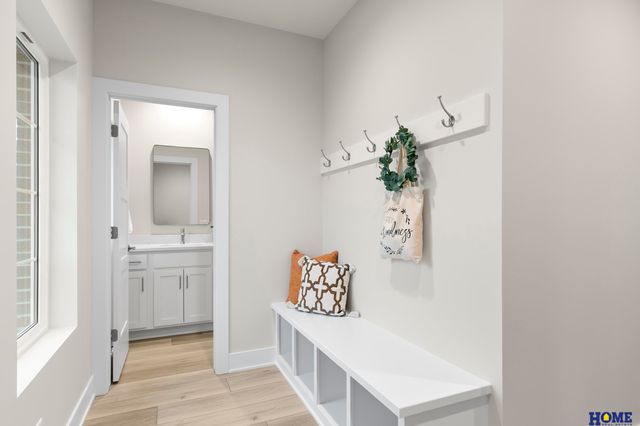 5802 S 94th Street, Lincoln, NE 68526