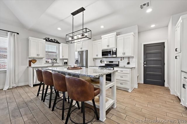 27423 E 109th Street S, Coweta, OK 74429