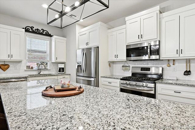 27423 E 109th Street S, Coweta, OK 74429