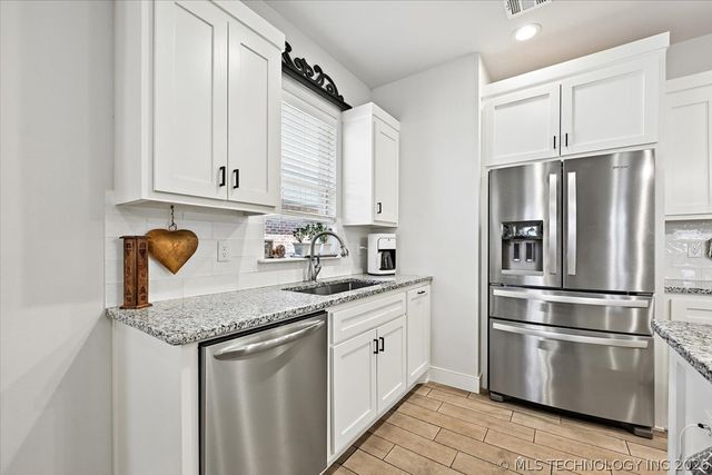 27423 E 109th Street S, Coweta, OK 74429