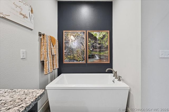 27423 E 109th Street S, Coweta, OK 74429