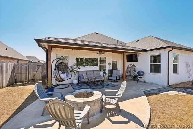 27423 E 109th Street S, Coweta, OK 74429