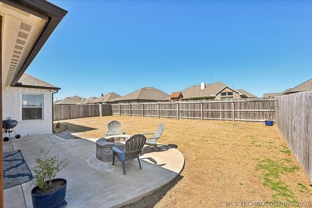 27423 E 109th Street S, Coweta, OK 74429