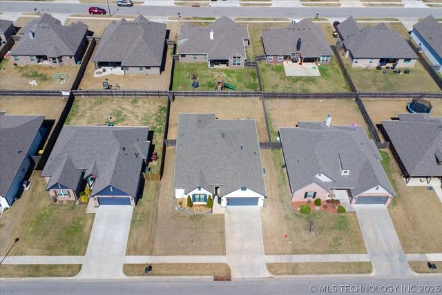 27423 E 109th Street S, Coweta, OK 74429