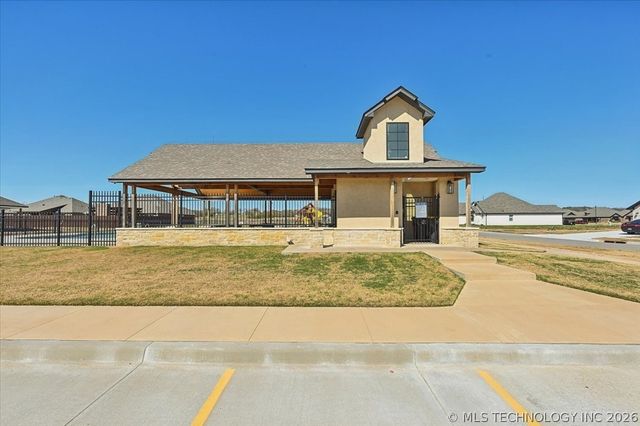 27423 E 109th Street S, Coweta, OK 74429