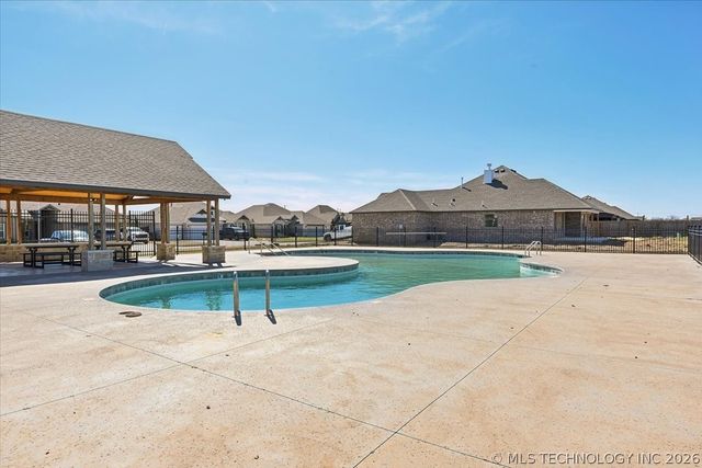 27423 E 109th Street S, Coweta, OK 74429