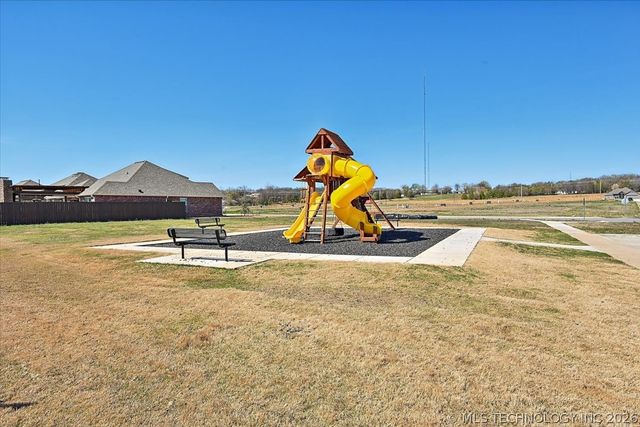 27423 E 109th Street S, Coweta, OK 74429