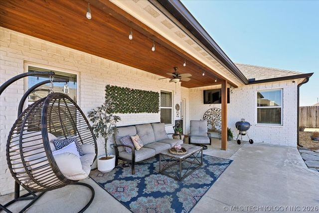 27423 E 109th Street S, Coweta, OK 74429