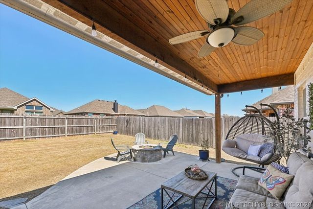 27423 E 109th Street S, Coweta, OK 74429