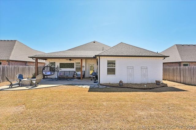 27423 E 109th Street S, Coweta, OK 74429