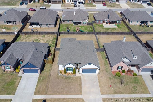 27423 E 109th Street S, Coweta, OK 74429