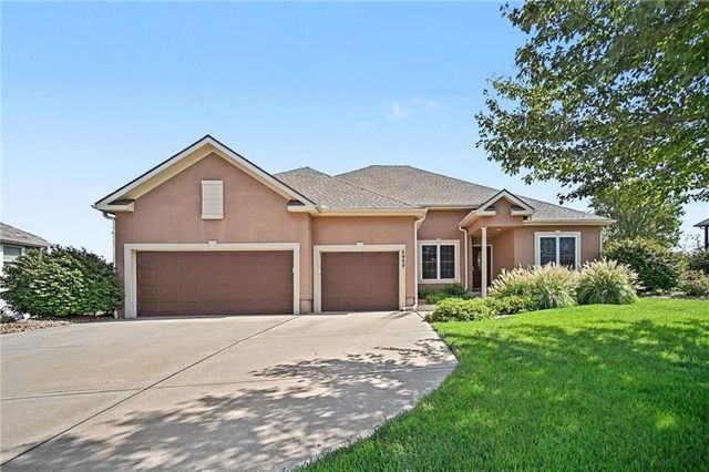 6989 141st Street, Basehor, KS 66007