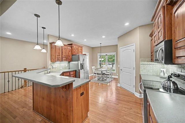 6989 141st Street, Basehor, KS 66007