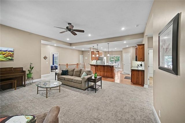 6989 141st Street, Basehor, KS 66007