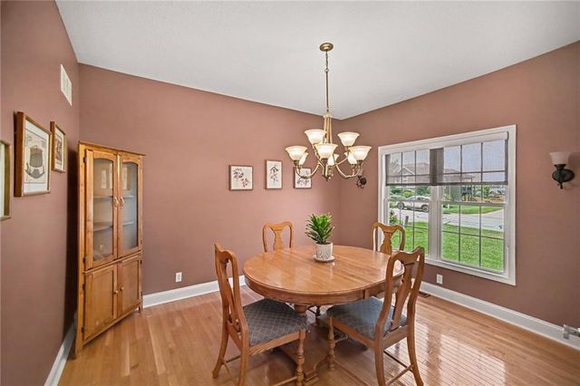 6989 141st Street, Basehor, KS 66007