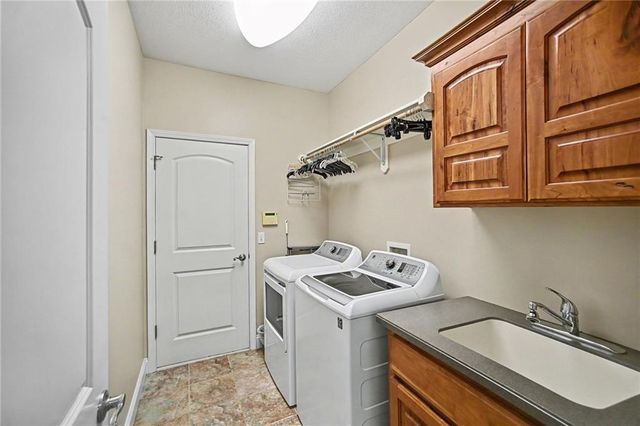 6989 141st Street, Basehor, KS 66007