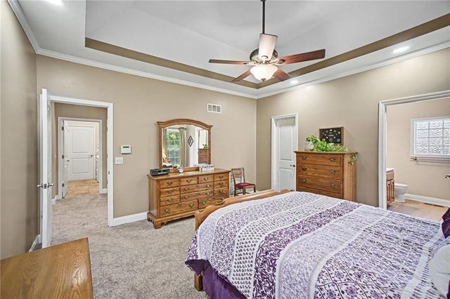 6989 141st Street, Basehor, KS 66007
