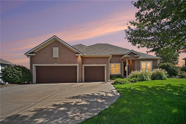 6989 141st Street, Basehor, KS 66007