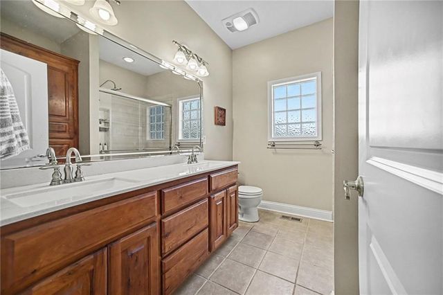 6989 141st Street, Basehor, KS 66007