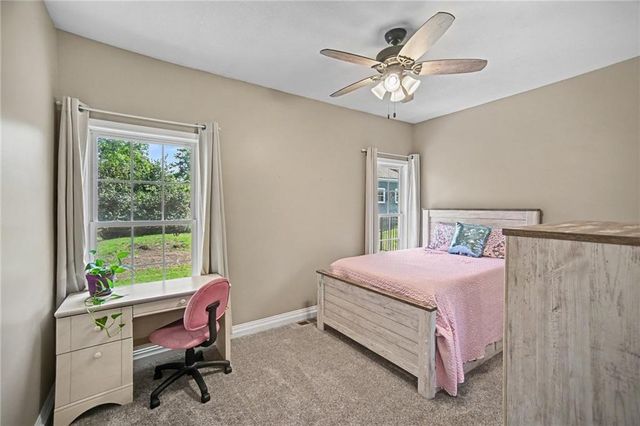 6989 141st Street, Basehor, KS 66007