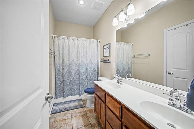 6989 141st Street, Basehor, KS 66007