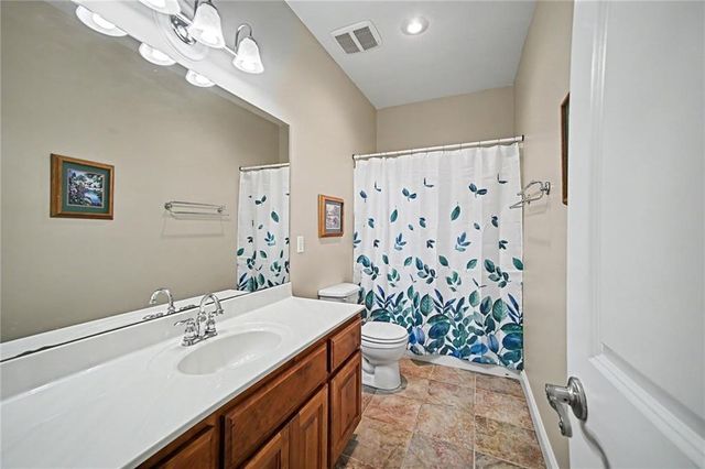 6989 141st Street, Basehor, KS 66007