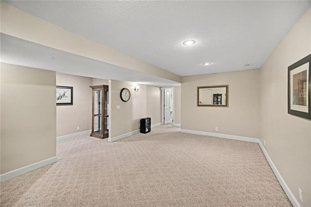 6989 141st Street, Basehor, KS 66007