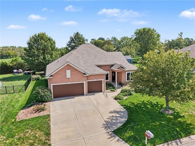 6989 141st Street, Basehor, KS 66007