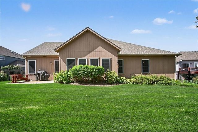 6989 141st Street, Basehor, KS 66007