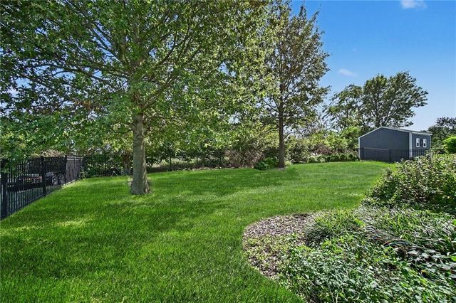 6989 141st Street, Basehor, KS 66007