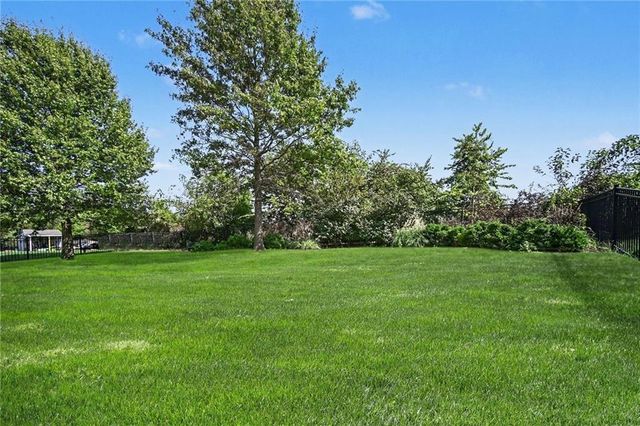 6989 141st Street, Basehor, KS 66007