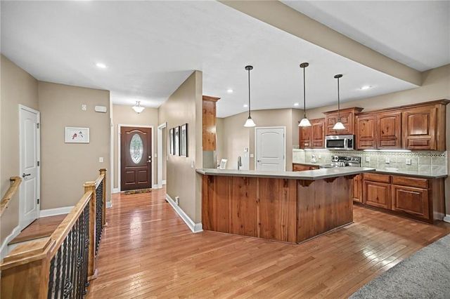 6989 141st Street, Basehor, KS 66007