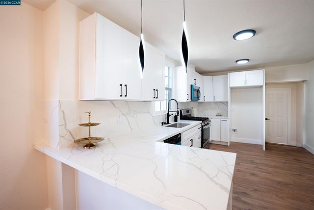 5915 San Pablo, Oakland, CA 94608