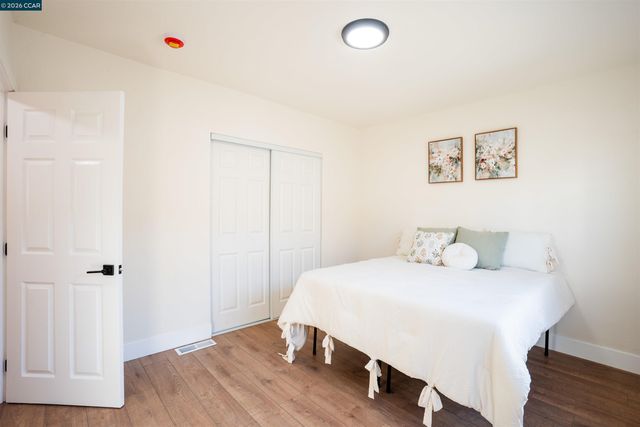 5915 San Pablo, Oakland, CA 94608