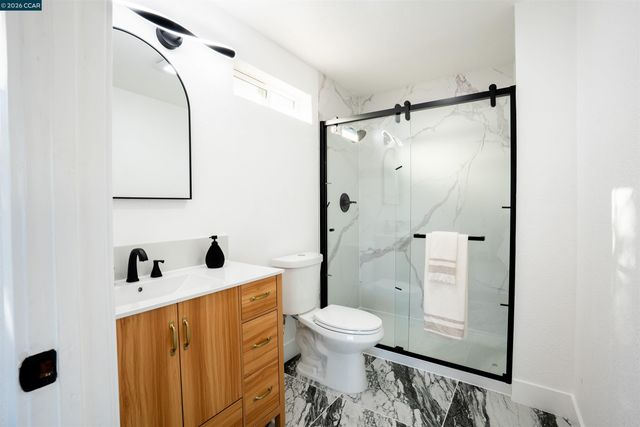 5915 San Pablo, Oakland, CA 94608