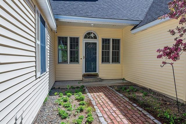 63 Olympia St, Moultonborough, NH 03254