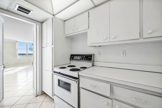 2600 N Flagler Drive 407, West Palm Beach, FL 33407